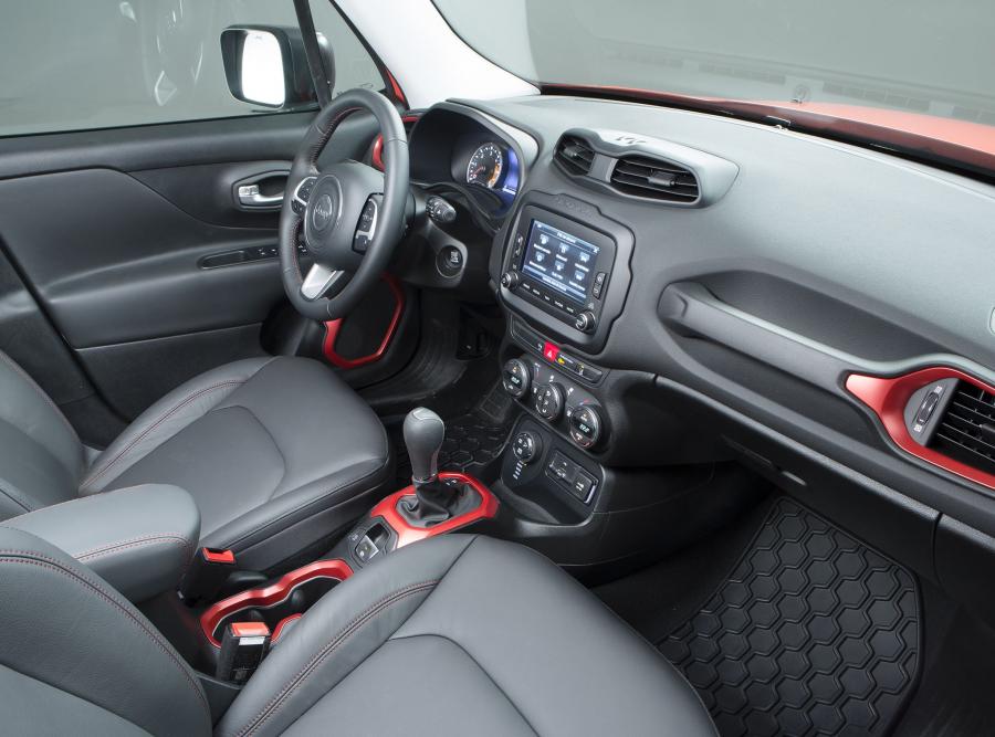 Интерьер Jeep Renegade Trailhawk (BU) 2014 года  (WW) (фото 33 из 42)